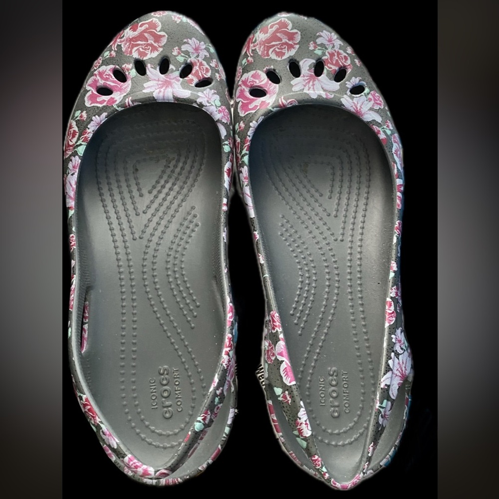 CROCS Ladies Floral Flats Size 9